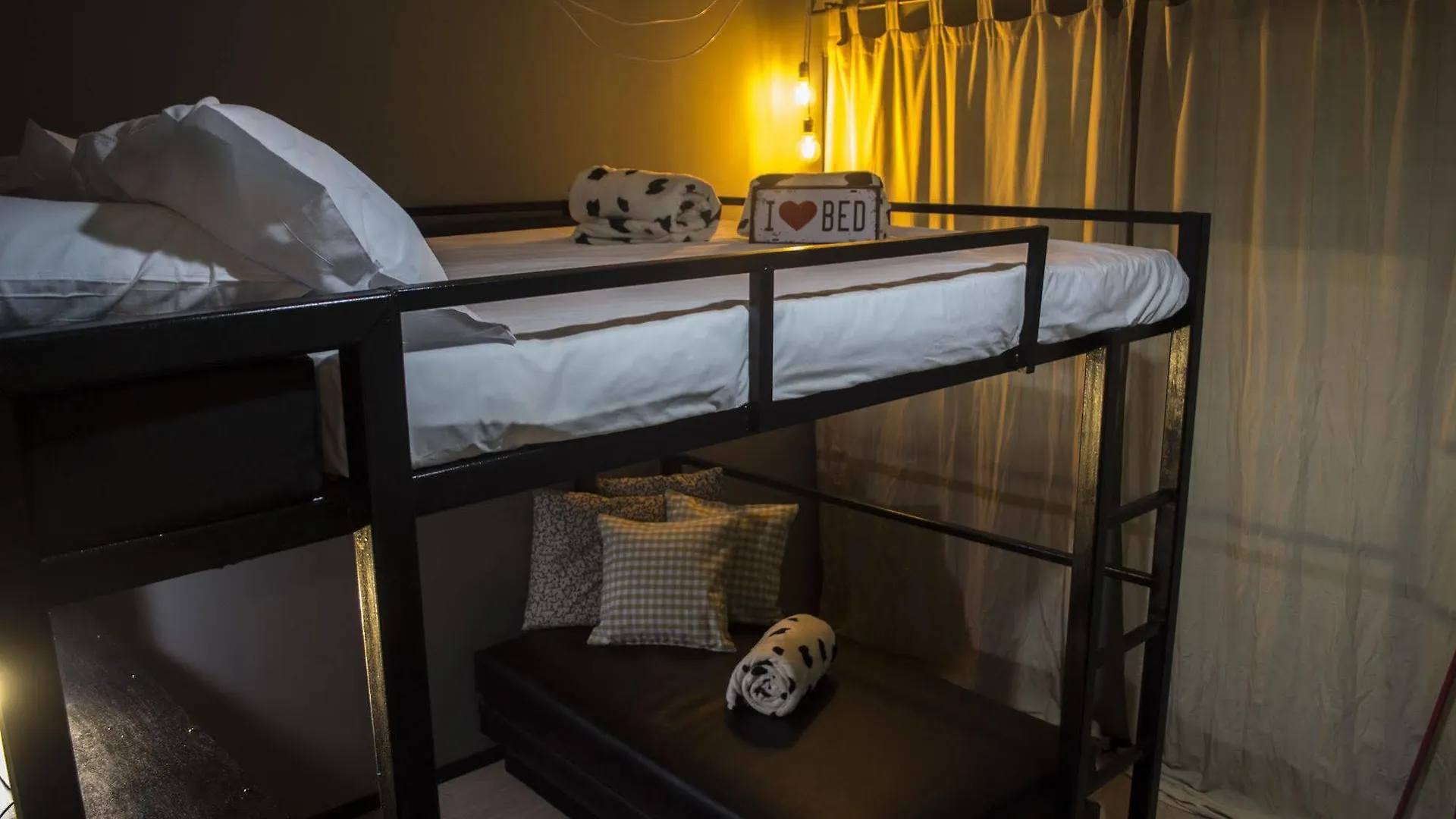 B And B 21 Hostel Κότα Κιναμπαλού 2*,